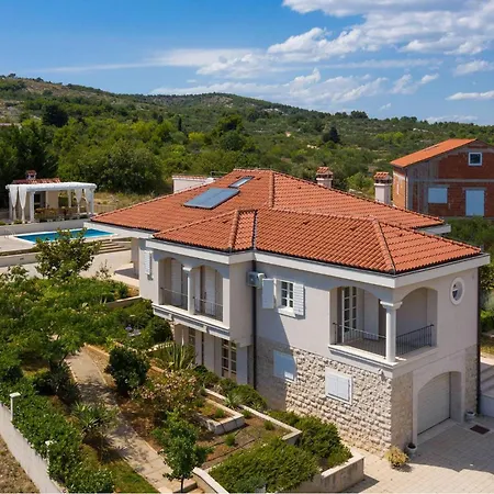 In With Private Swimming Pool, Be Inside Or Outside Ferienhaus Vodice