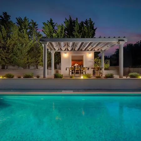In With Private Swimming Pool, Be Inside Or Outside