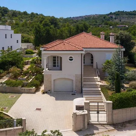 In With Private Swimming Pool, Be Inside Or Outside Ferienhaus